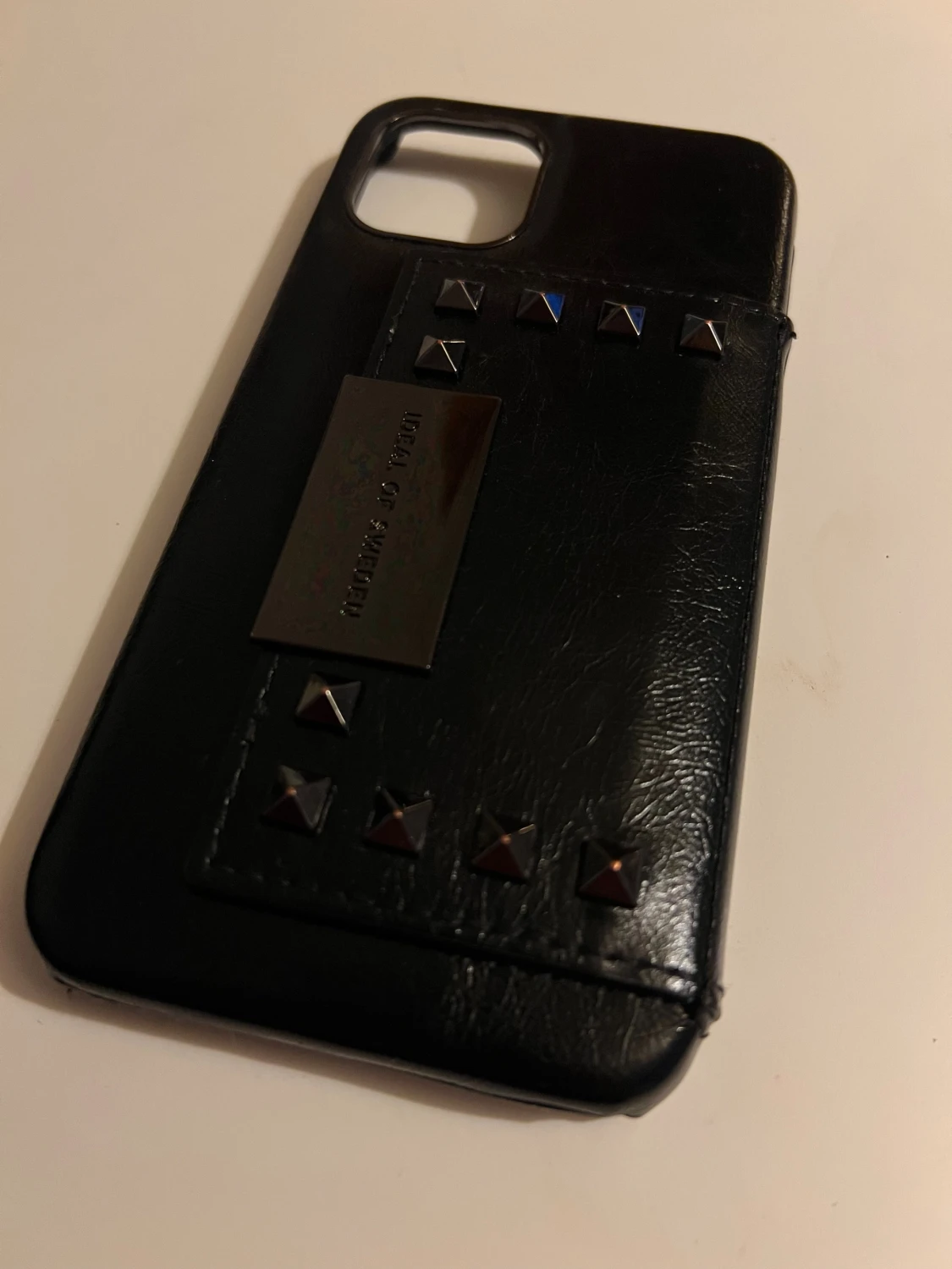 Mobilskal med nitar  - 3