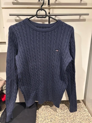 Lexington tröja  - Säljer en fin lexington tröja, som är i bra skick och kan användas på många olika tillfällen.