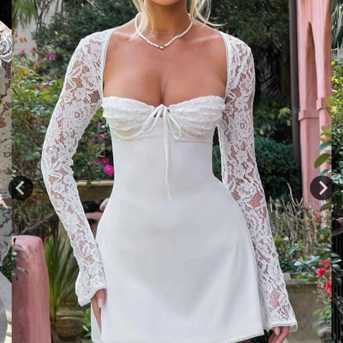 Vit spetsklänning med snörning