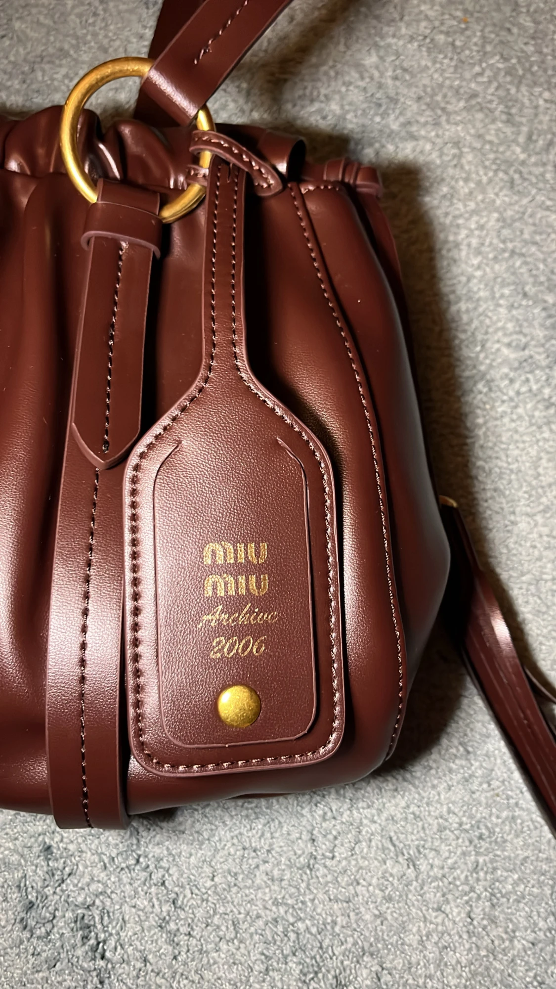 Brun axelväska från Miu Miu - 2