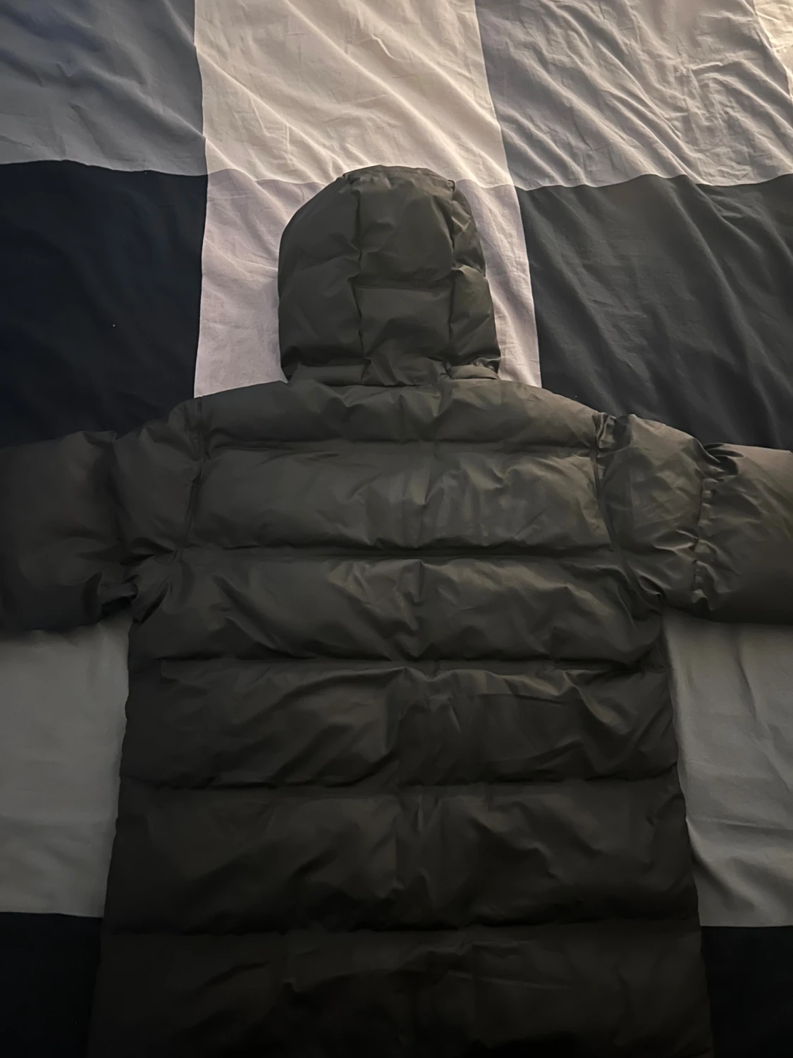 Svart pufferjacka från Tretorn med huva - 3