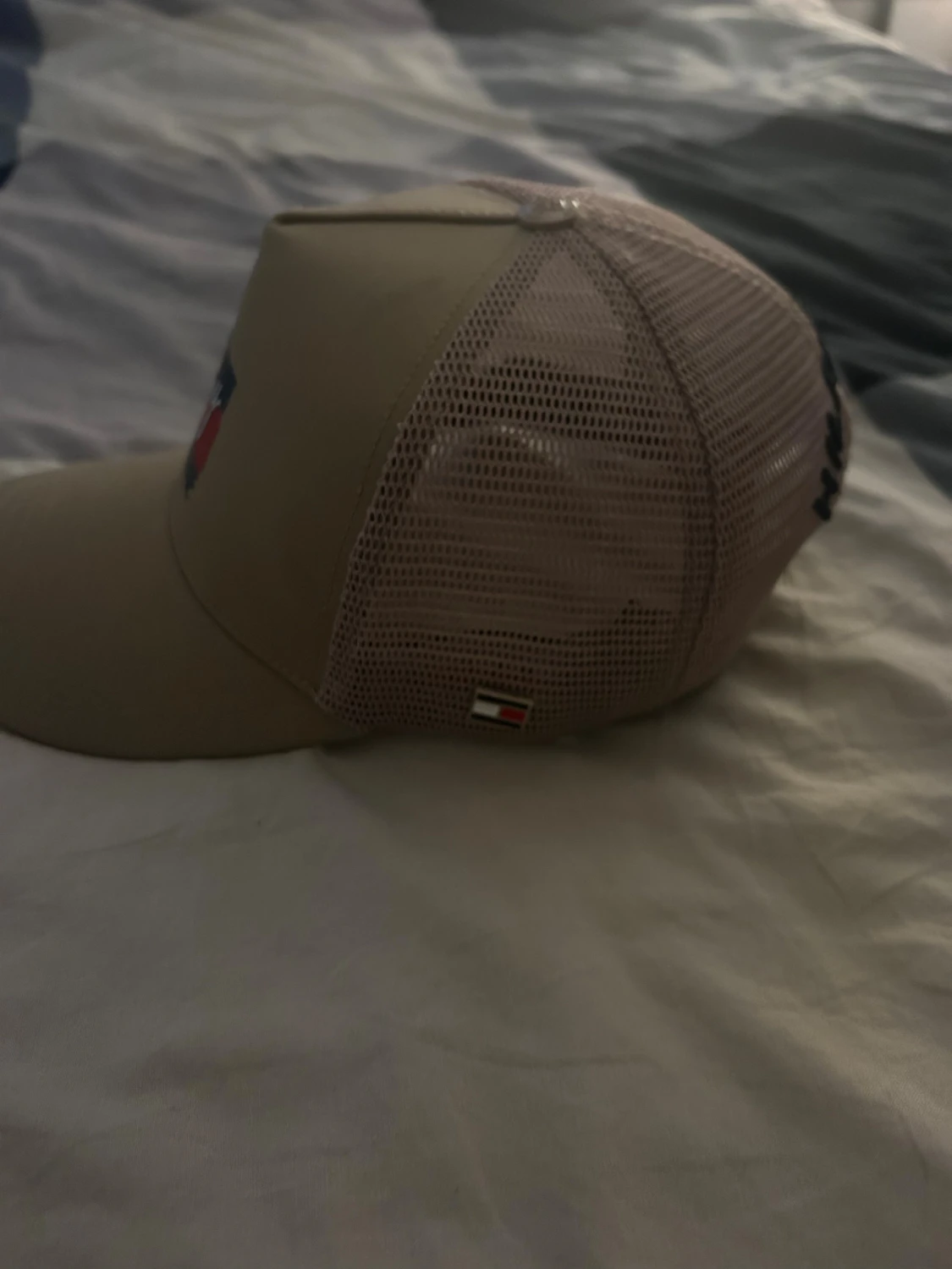 Beige meshkeps från Tommy Hilfiger - 2