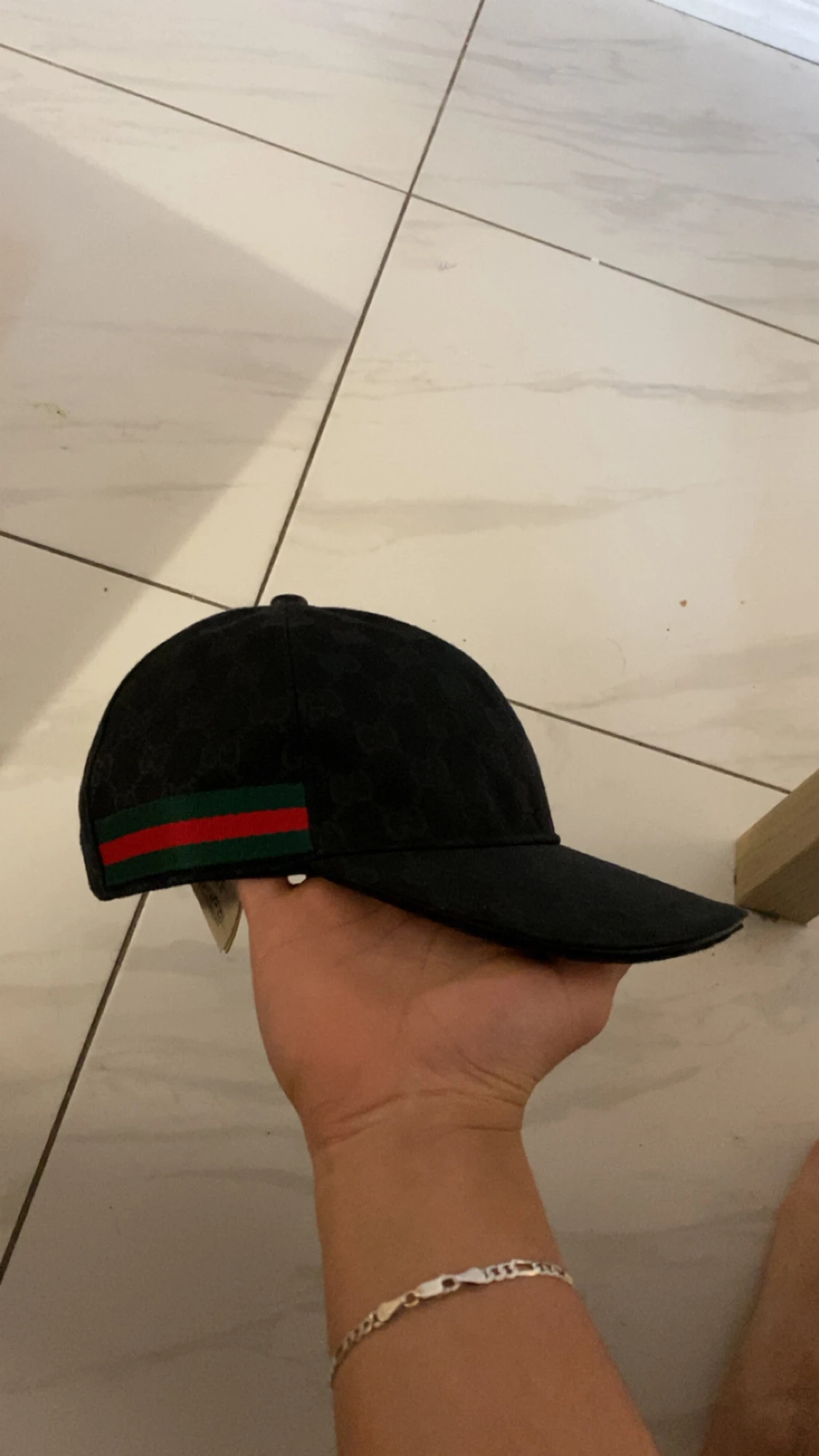 Svart keps från G med GG-mönster