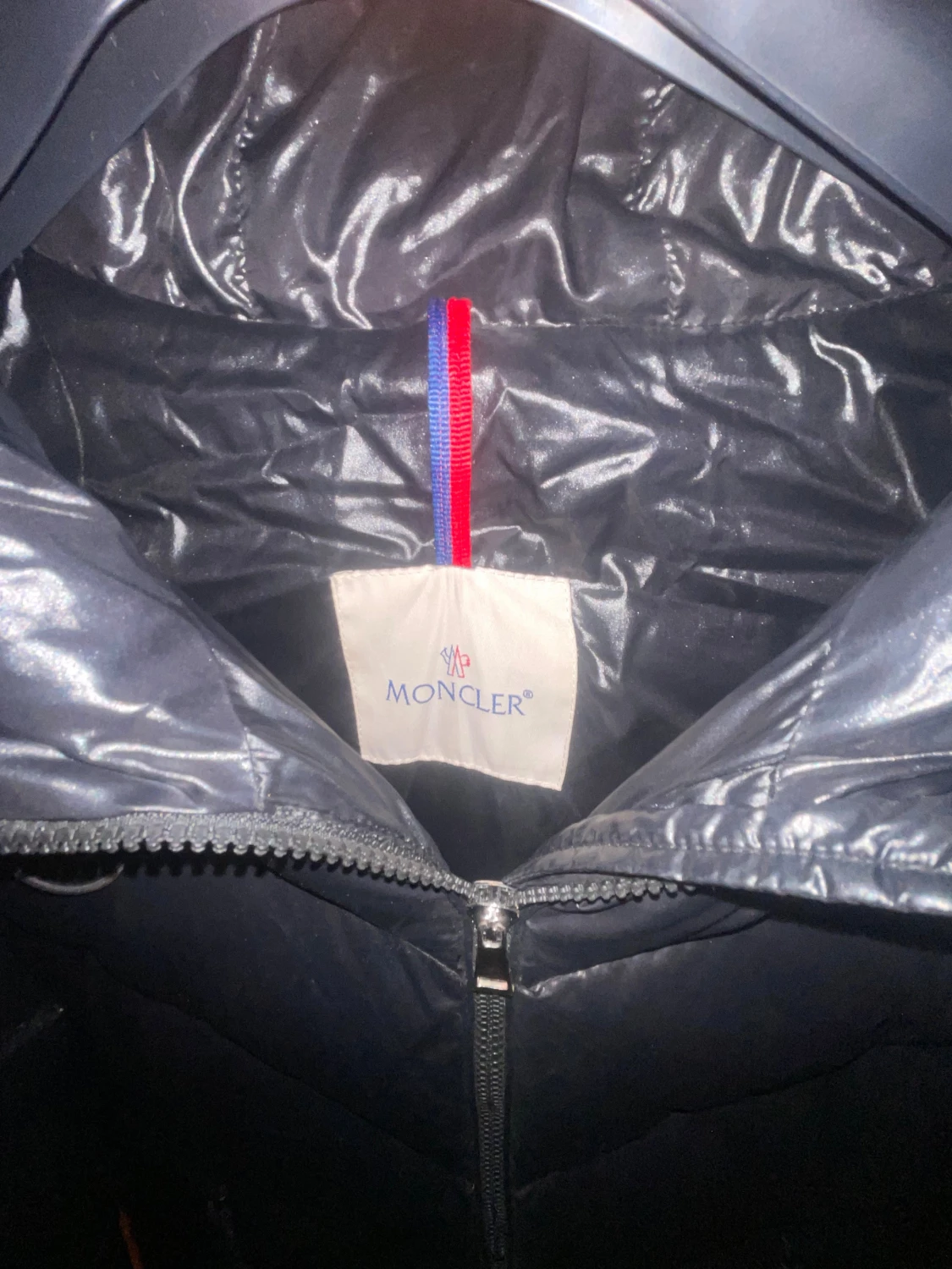 Svart Moncler dunjacka med huva - 1