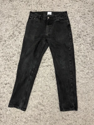 Grunt jeans - Säljer dessa jeans från grunt i storlek w28 l32. De är u färgen svart med lite tvätt. Priset är dj hugget i sten och hör av er vid frågor