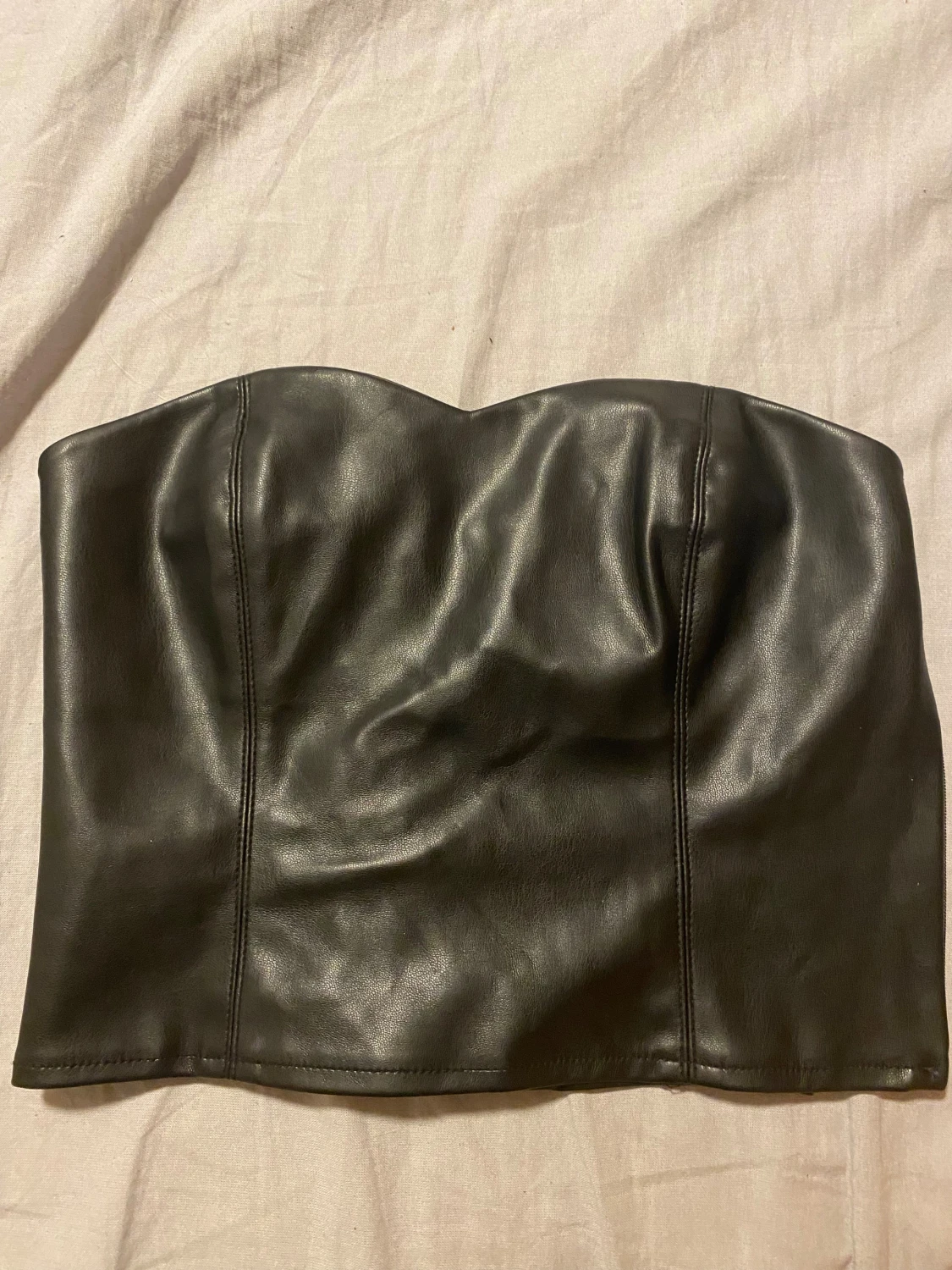 Svart skinn tubtopp med smock