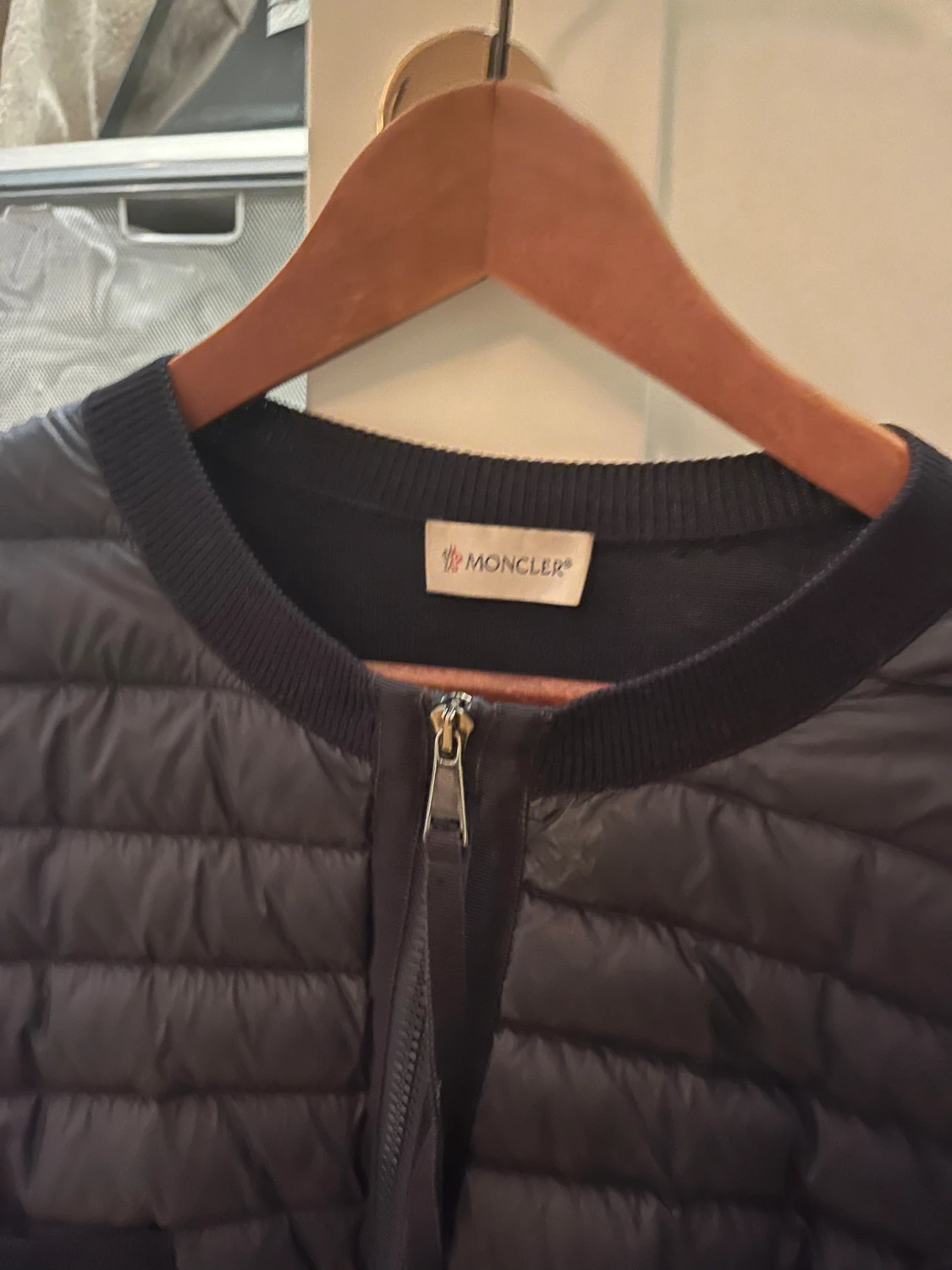 Svart quiltad pufferjacka från Moncler - 3