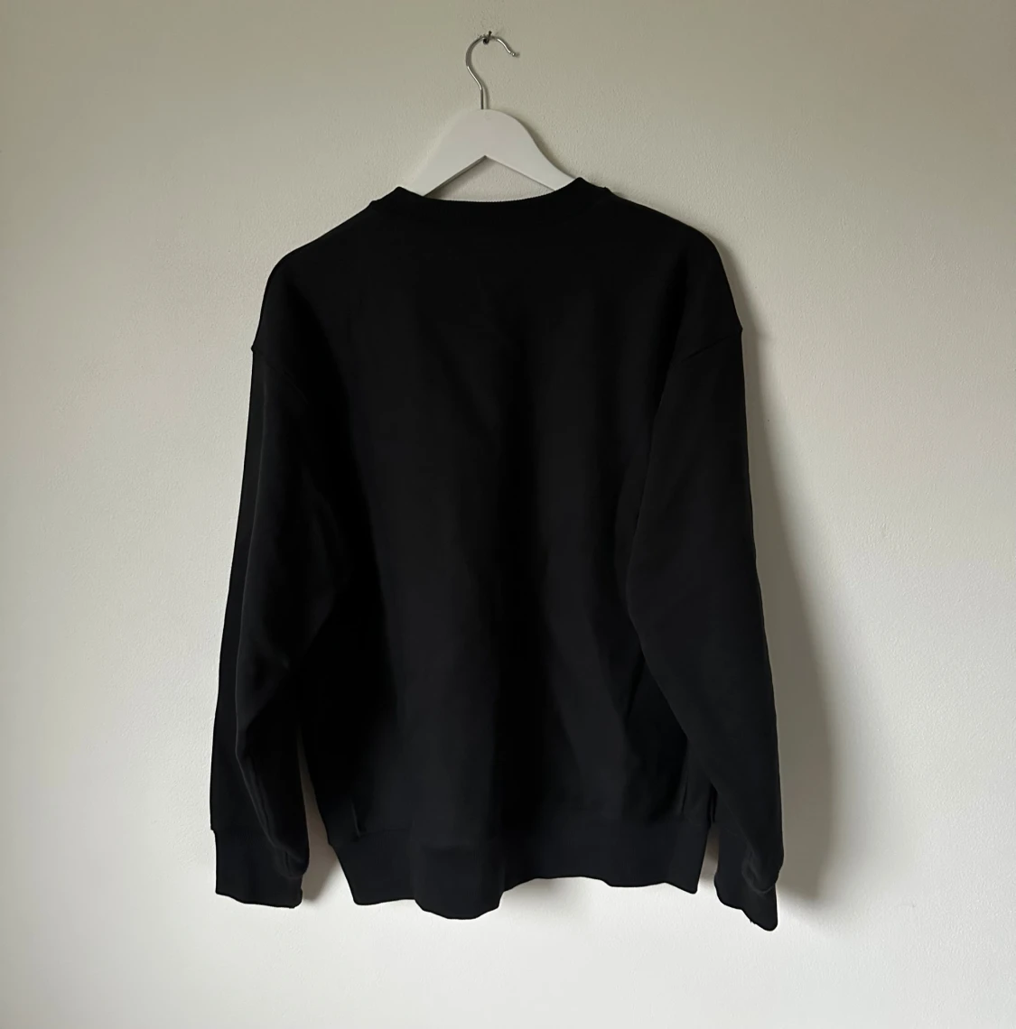 Svart sweatshirt från ARKET, M - 1