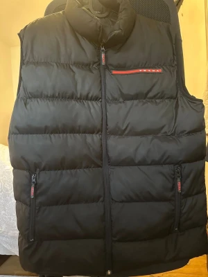 En mycke bra väst  - Fin väst använd ett par gånger 