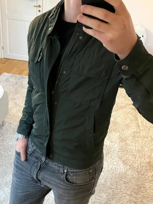 Massimo Dutti Field jacket - Massimo Dutti | Mycket bra skick | Size - S | Pris 990 | Hör av dig vid minsta fråga eller fundering📩