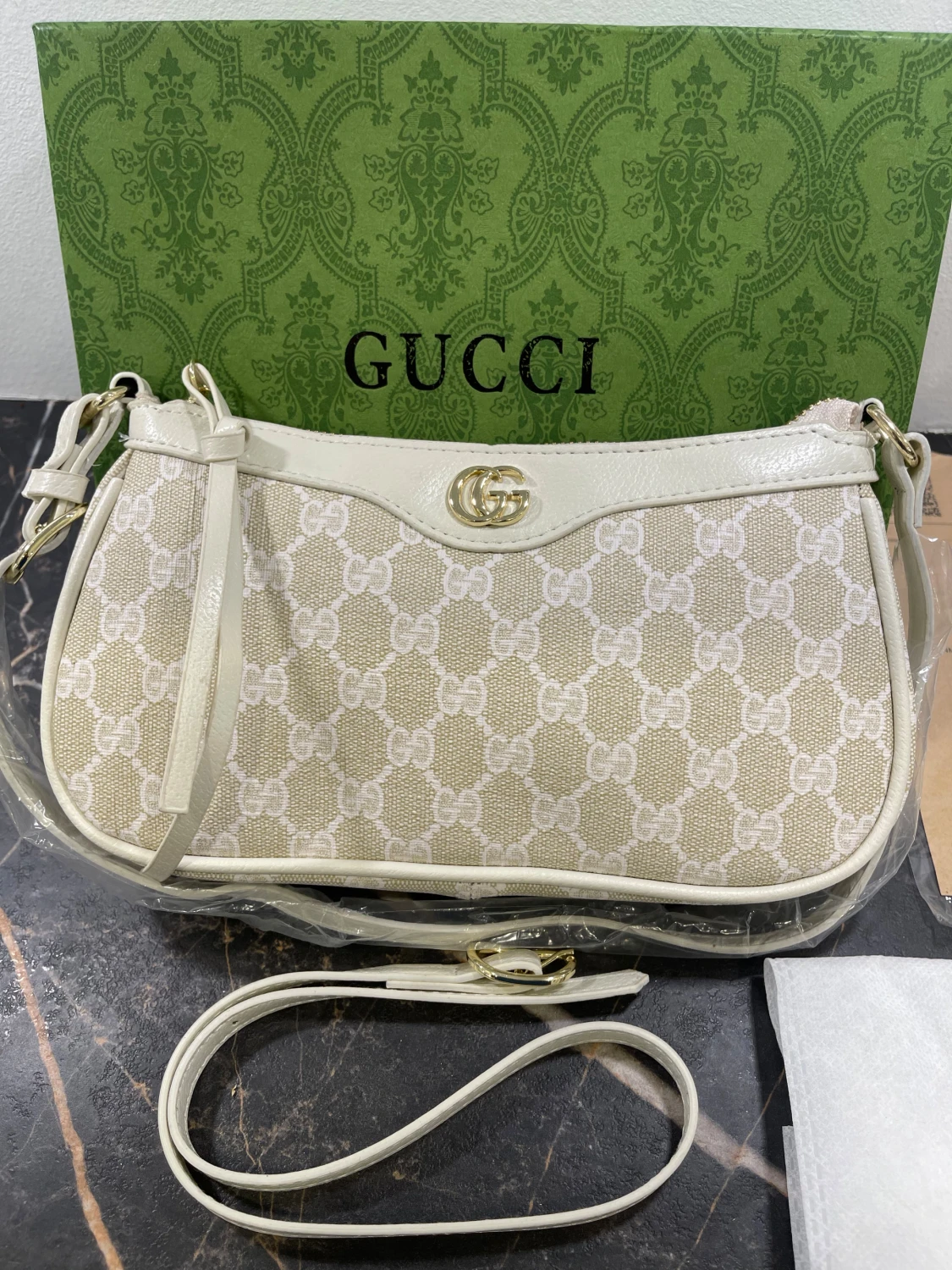 Beige och vit axelväska från Gucci - 1