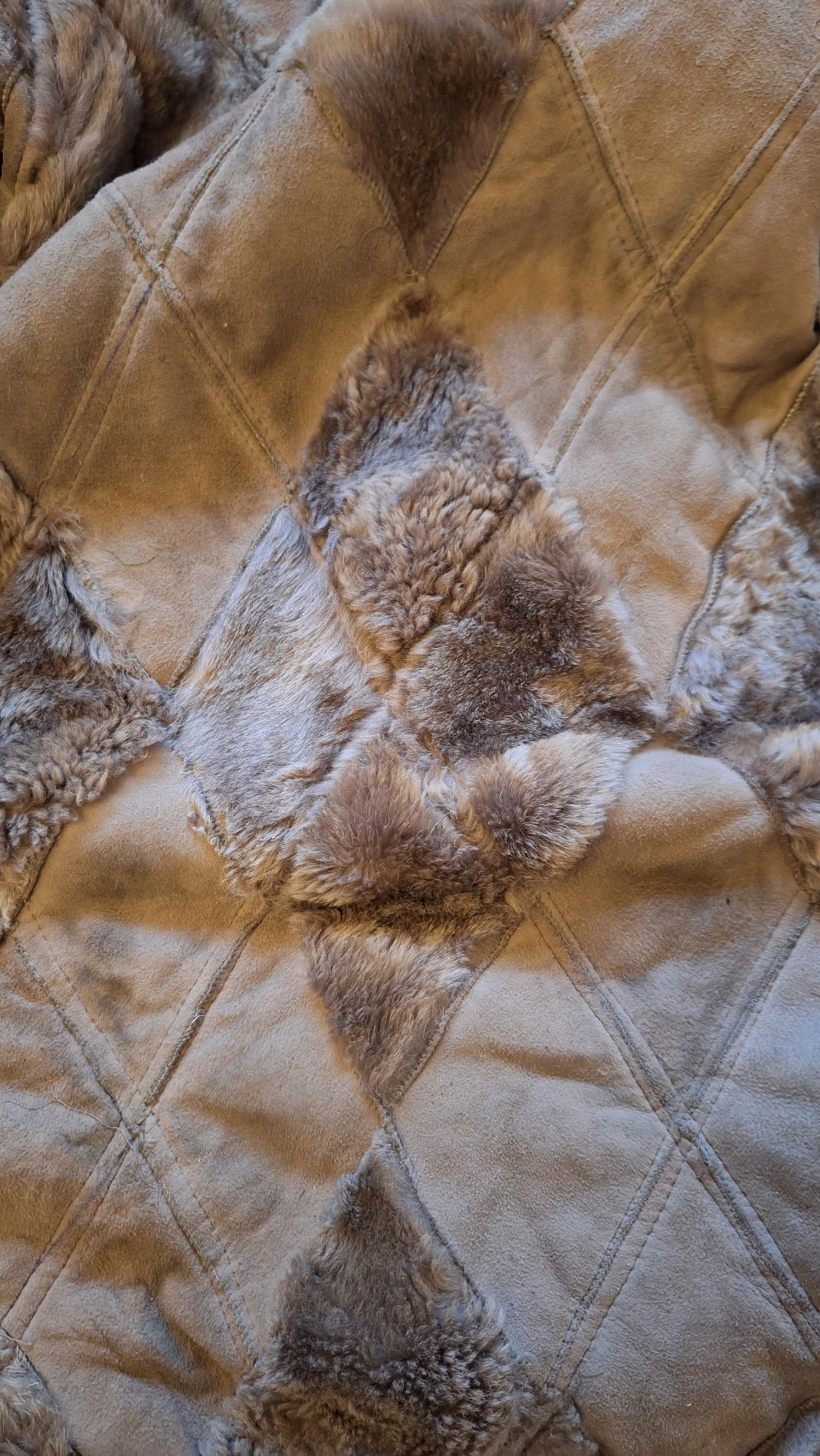 Brun jacka med knappar och plysch - 2