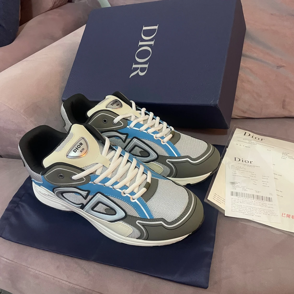 Sneakers med blå och grå detaljer - 1