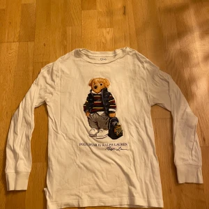 Vit långärmad tröja Polo Ralph Lauren - Vit tröja från Polo Ralph Lauren storlek 10-12 år 150cm 