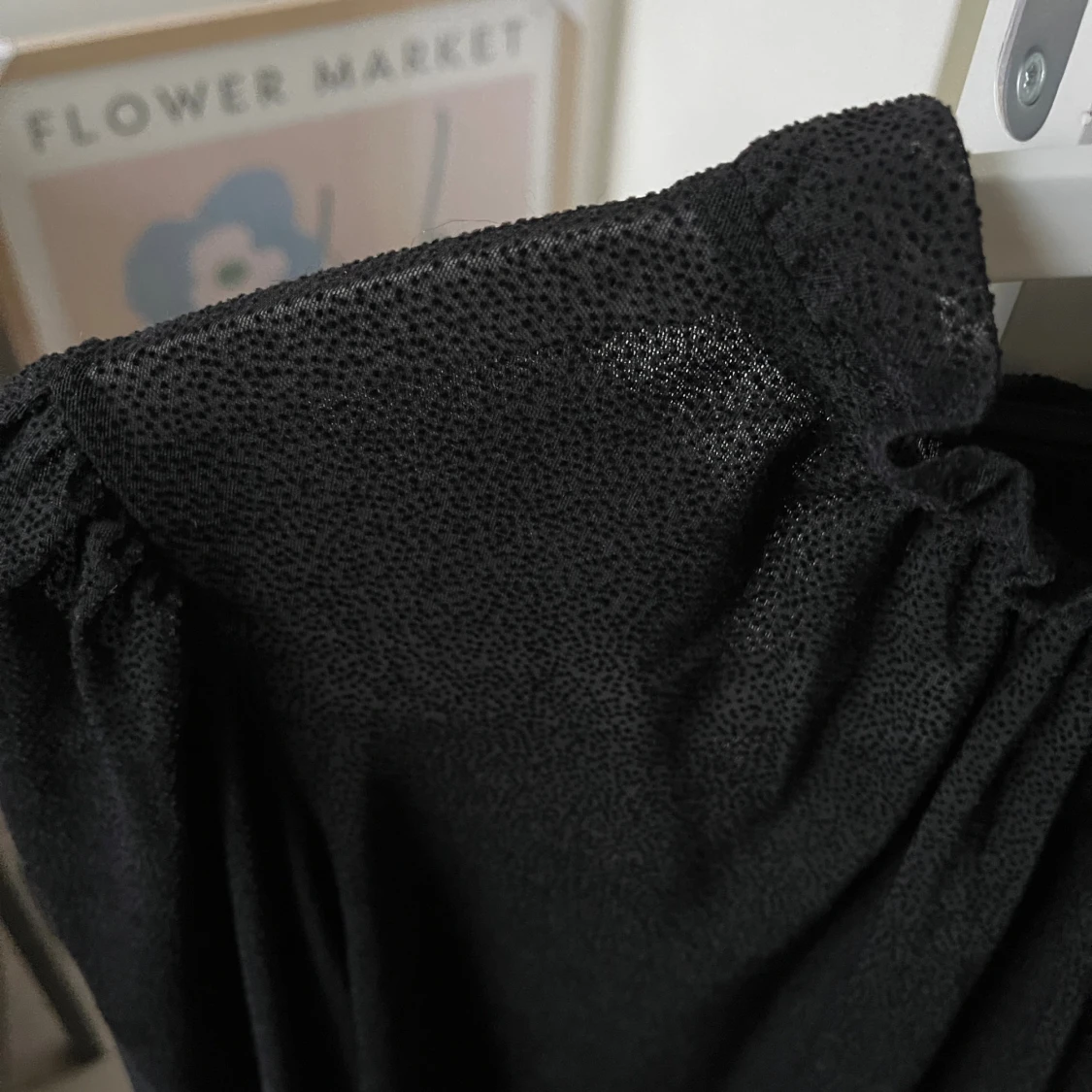 Svart transparent blus med volangkrage - 1