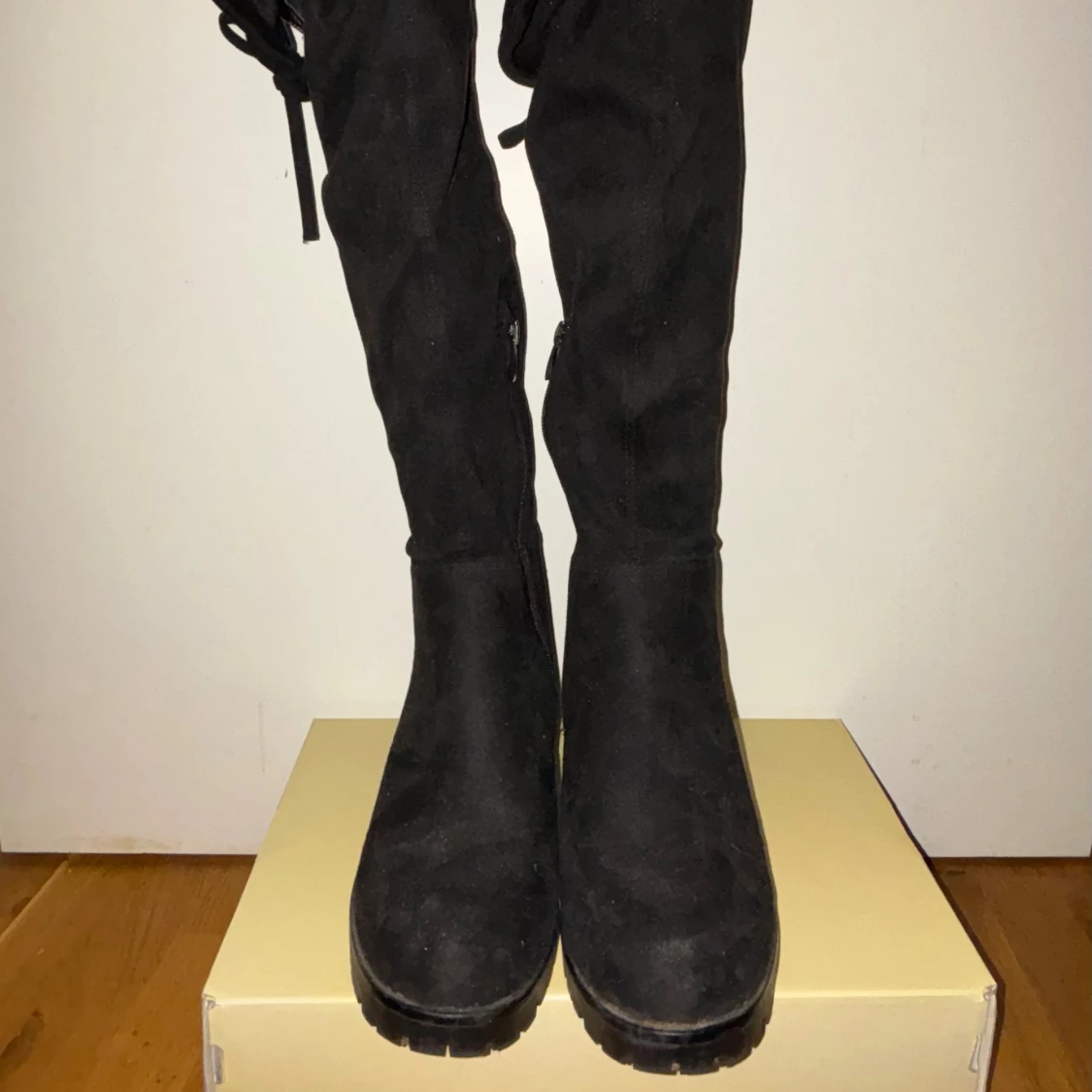 Svarta mockastövlar med snörning - 3