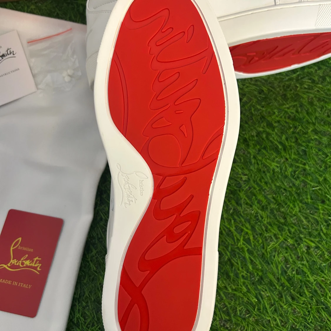 Christian Louboutin vita sneakers med nitar - 1