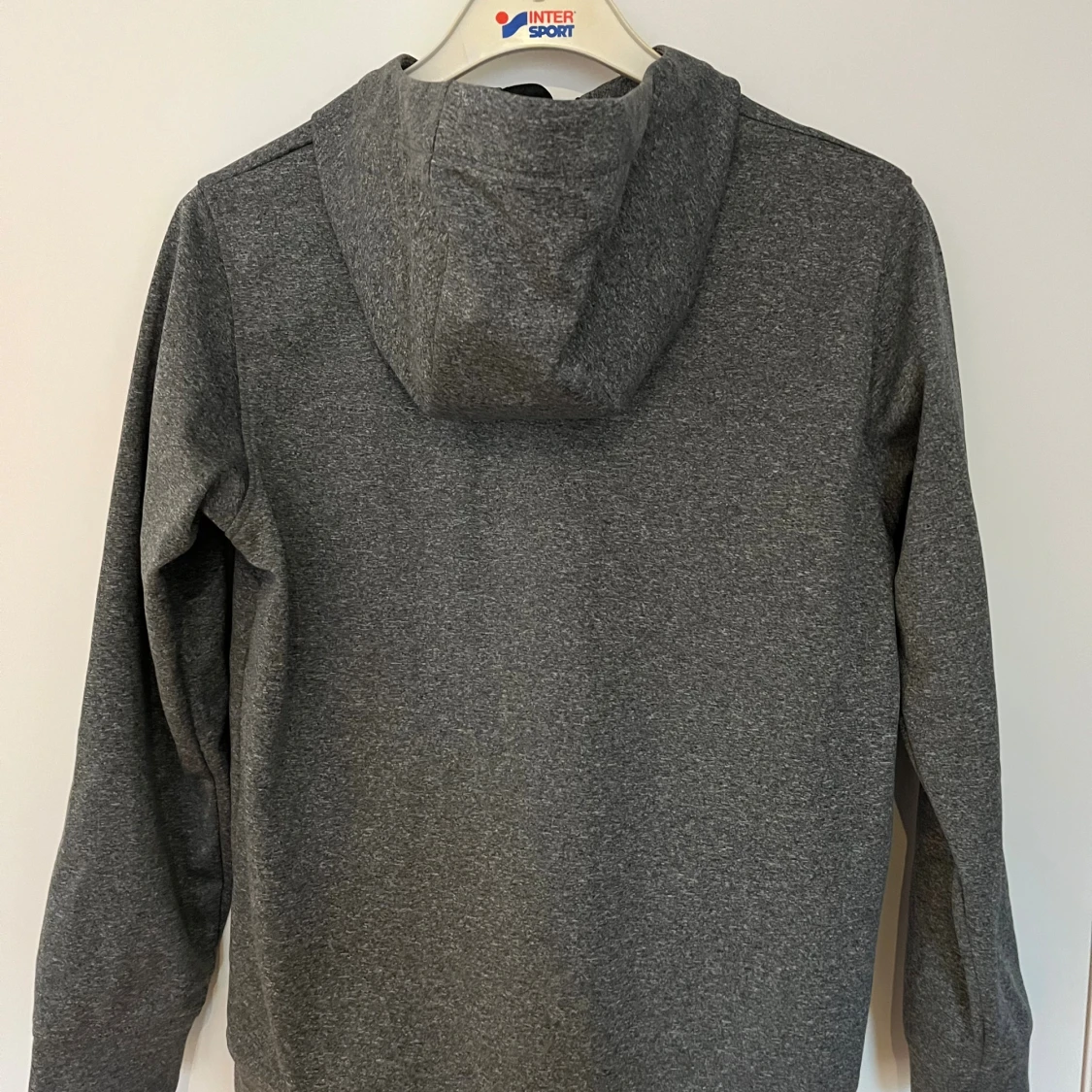 Grå hoodie från Peak Performance - 1