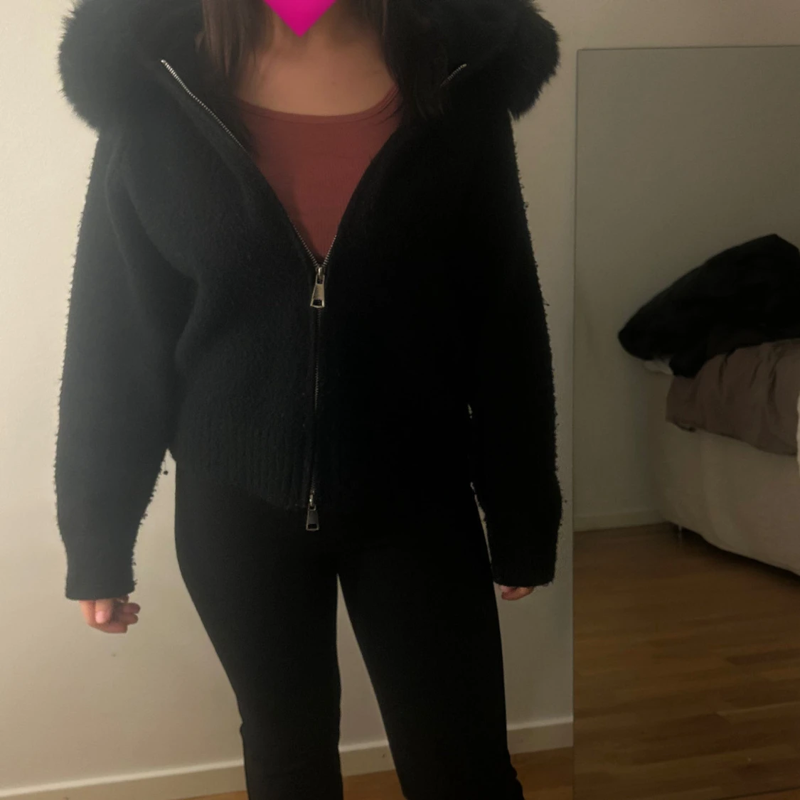 Svart höst jacka med fluffig päls  - 2