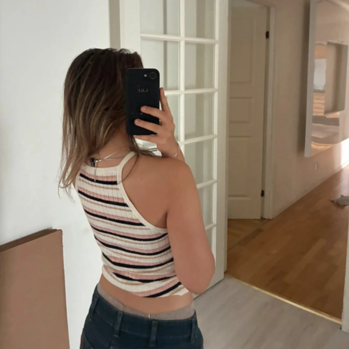 Randig ribbad linnetopp i vitt och rosa - 2