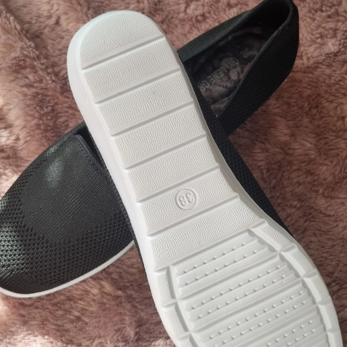 Svarta ballerinaskor med blommigt foder