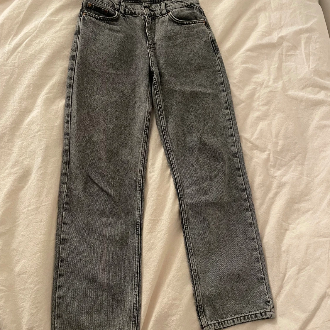 Grå raka jeans från grunt - 4