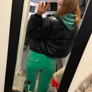 Ärt-gröna juicy couture byxor - Snygga gröna juicy byxor i fint skick! Strl xs 🌸💞