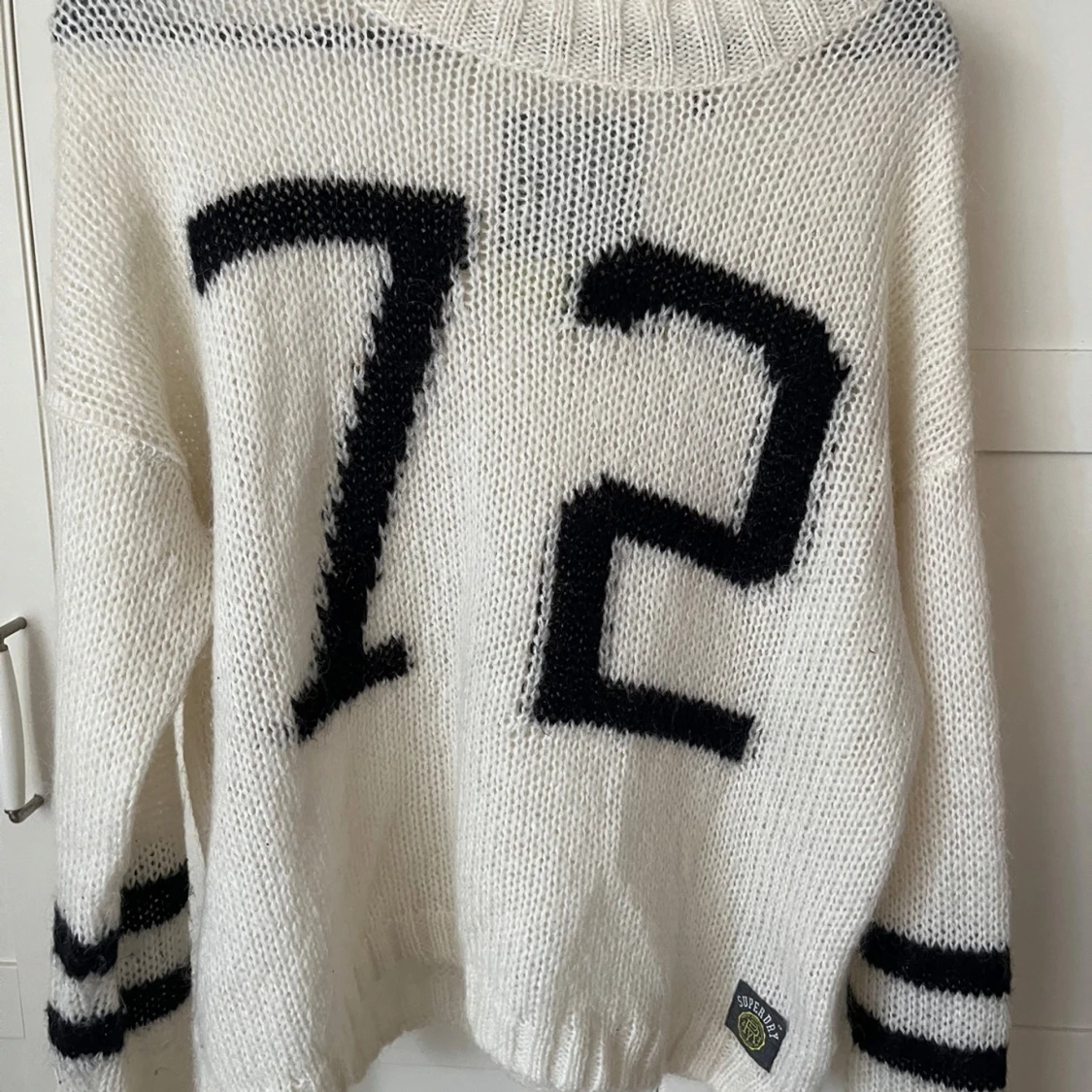 Stickad tröja Superdry storlek L