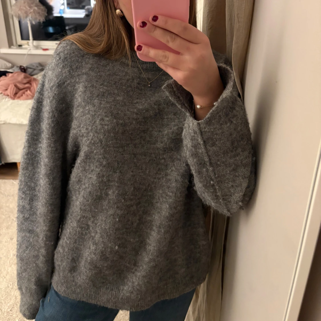 Grå stickad tröja med lång ärm