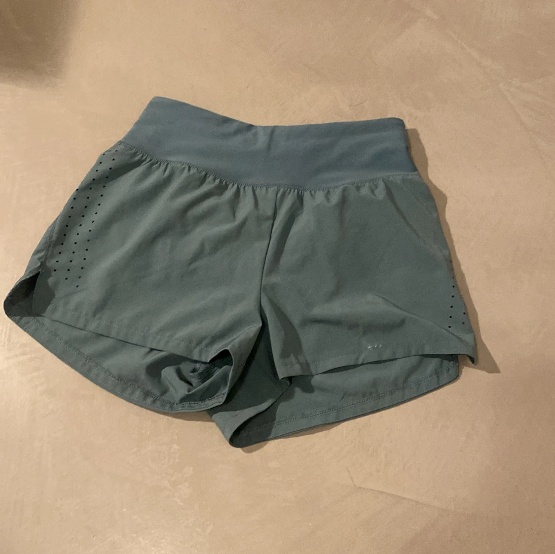 Grågröna träningsshorts från H&M Move