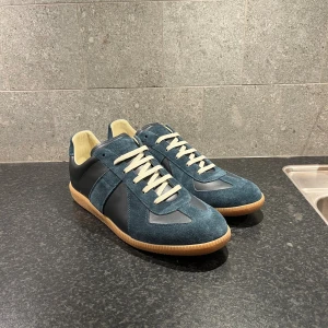 Maison Margiela Skor - Hej! Säljer nu dessa feta Maison Margiela skor. Skick 9/10✅. Inget og medföljer! 