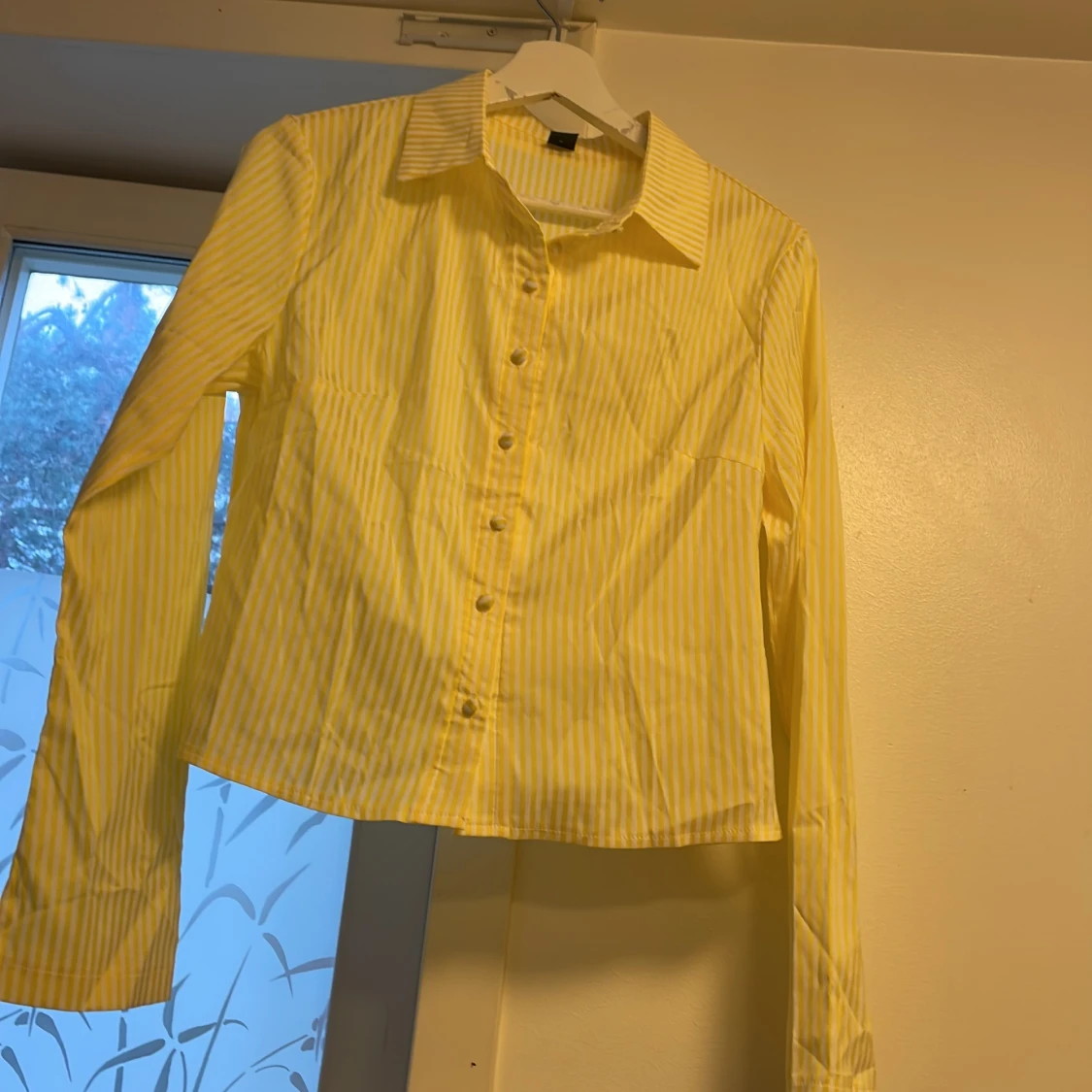 Gul- och vitrandig skjorta från SHEIN - 1