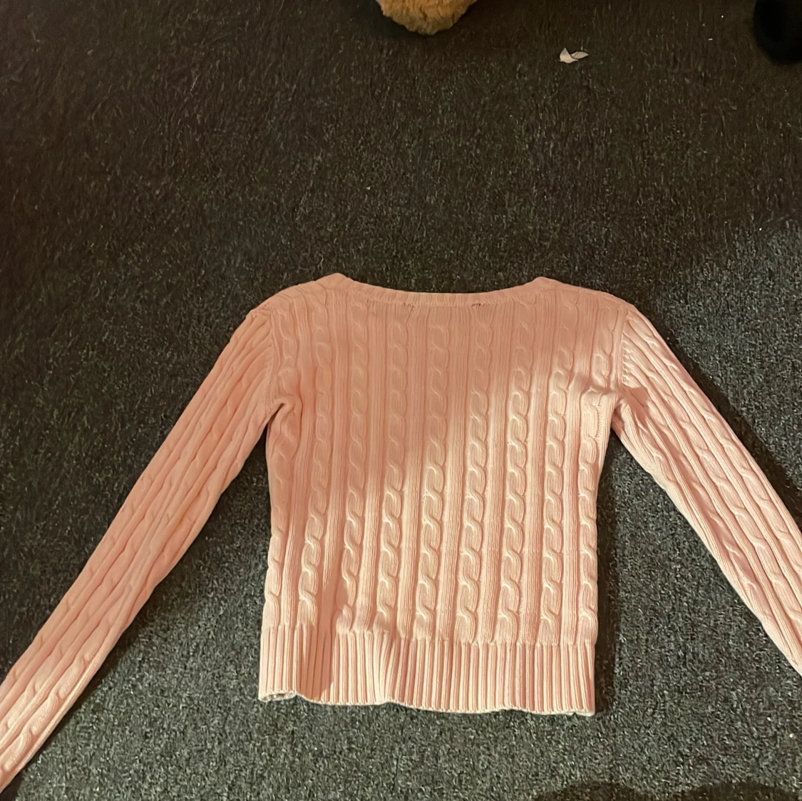 Ljusrosa kabelstickad tröja - 1