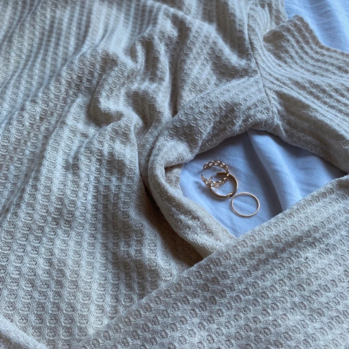 Beige långärmad ribbad tröja strl S - 1