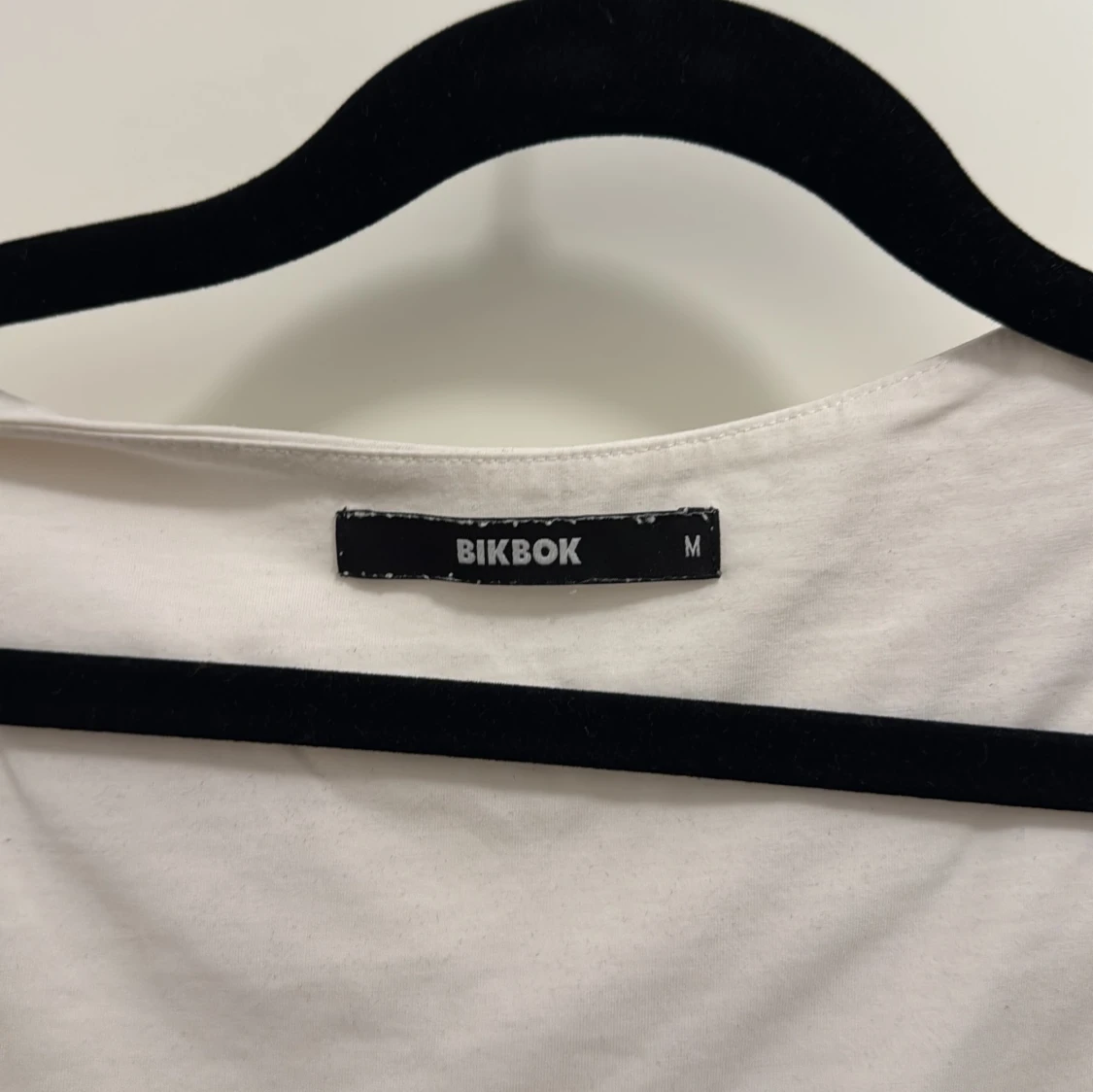 Vit ärmlös topp från BikBok - 1