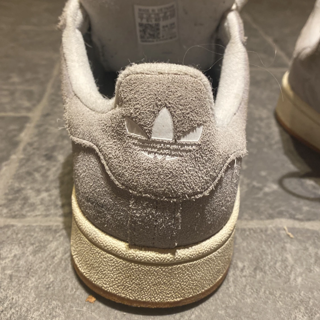 Grå Adidas Campus sneakers mocka - 2