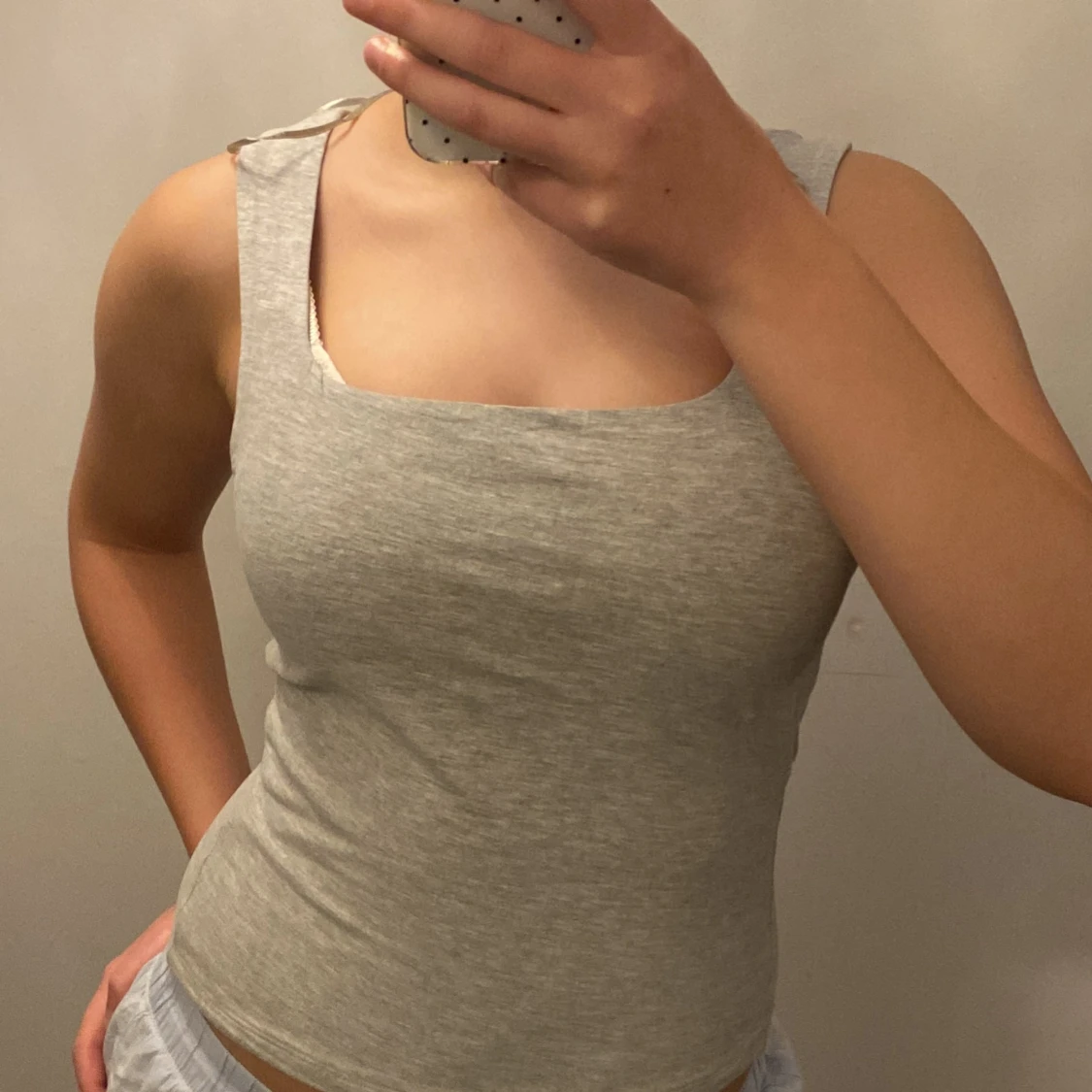 Tjockt linne med kvadratisk v-rigning 