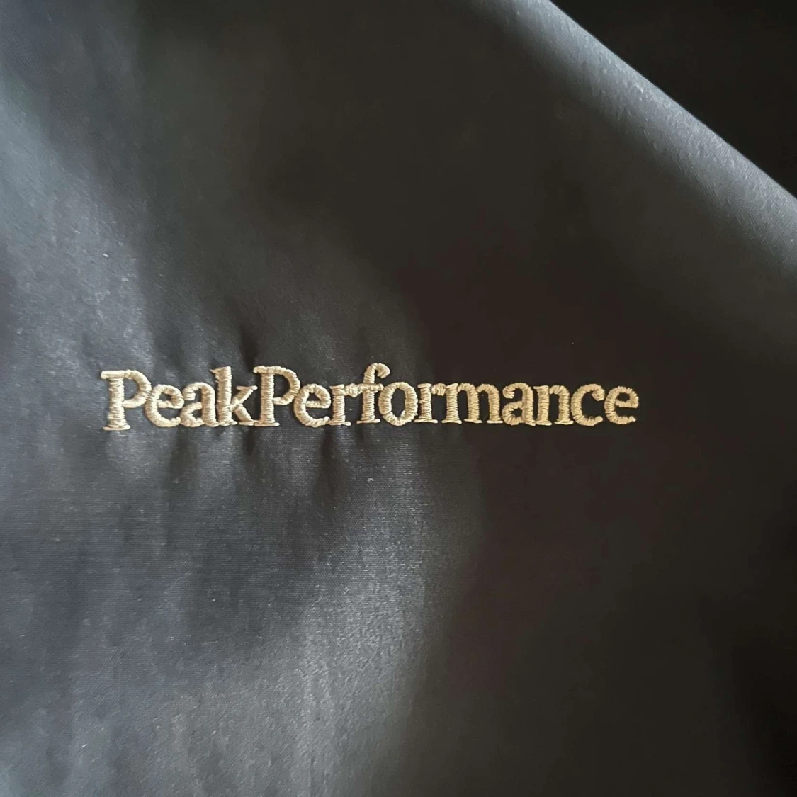 Mörkblå vindjacka från Peak Performance  - 2