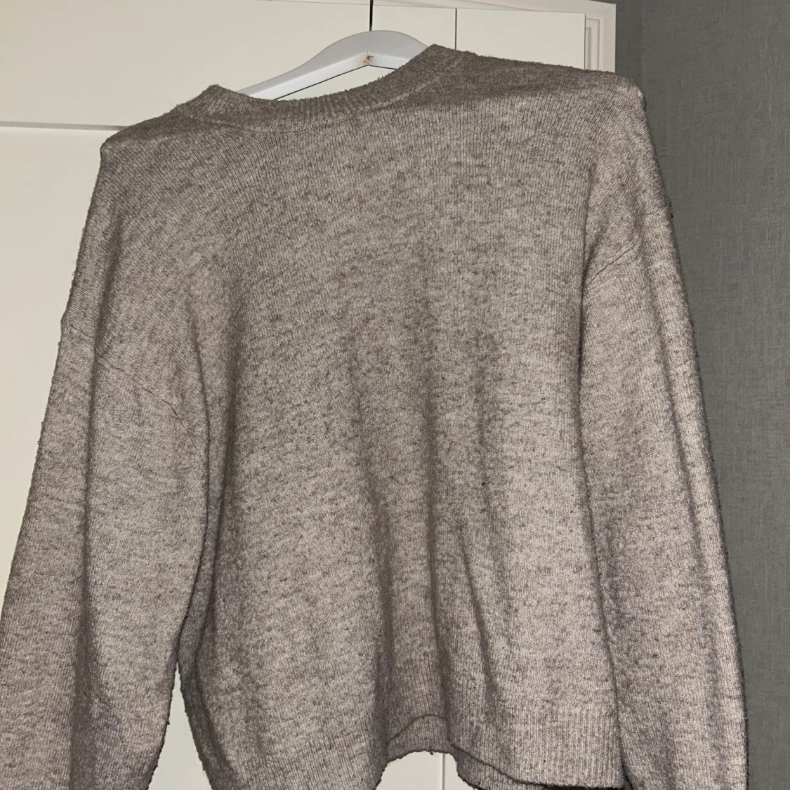 Beige stickad tröja från H&M - 1