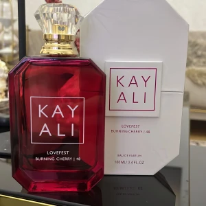 Kayali cherry - säljer mina parfymer som inte kommer till användning . 100 ml skriv för mer info 