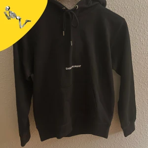 Yves Saint Laurent Hoodie - Yves Saint Laurent hoodie - Skick: Fint skick, inga defekter - Mitt pris: 1199- O&P