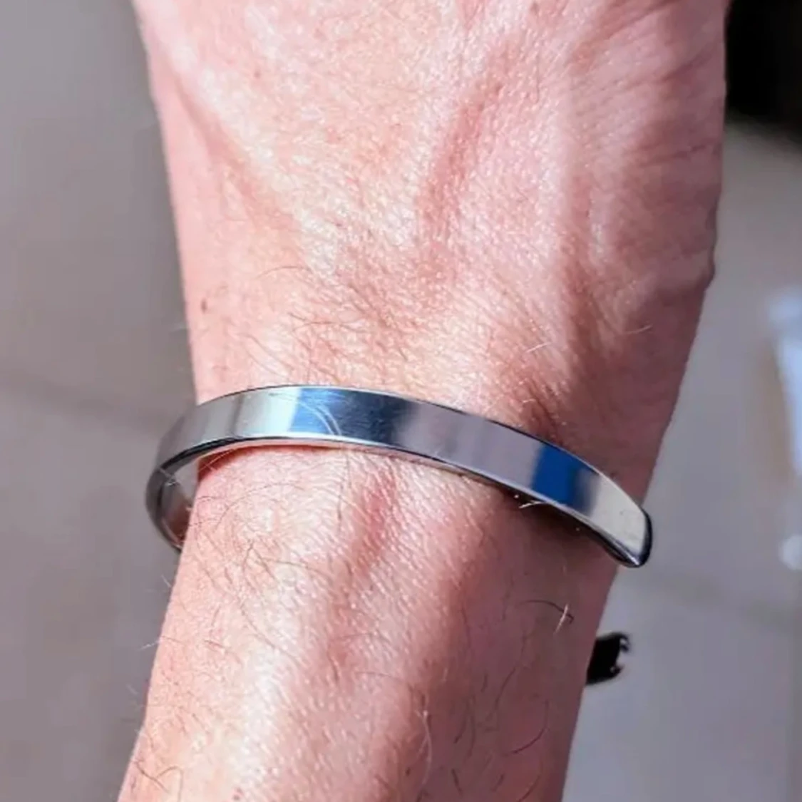 Stilrent silverfärgat armband - 1