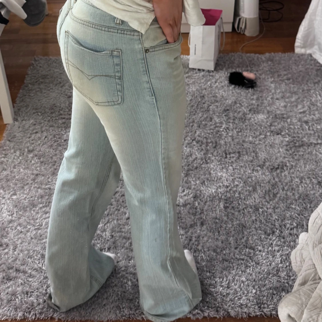 Ljusblå bootcut jeans