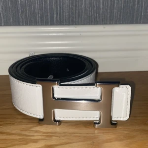 Vit bälte  - 10/10 skick 