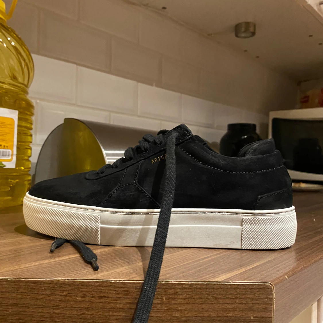 Det är Axel arigato skor  - 1