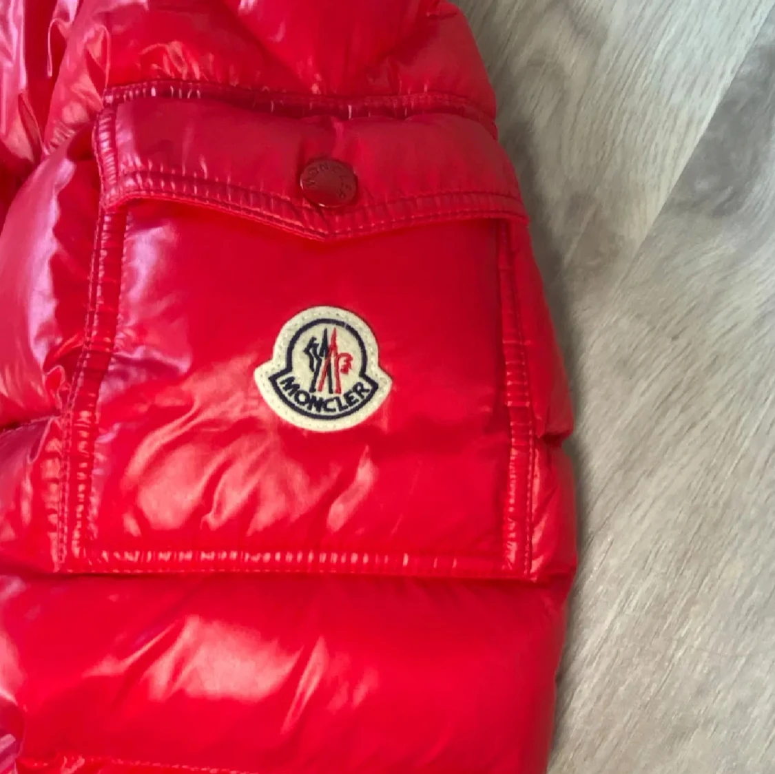 Röd Moncler Maya - 1