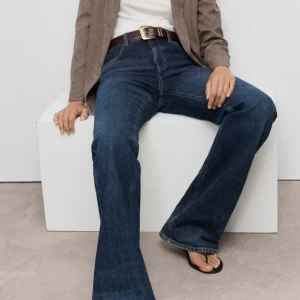 Mango blazer ny - Oversized blazer från mango. Dubbelknäppt  med rutig mönster i vinrött, beige och svart. Nypris 749, och har använts en gång! Skriv för fler bilder eller frågor! 💘