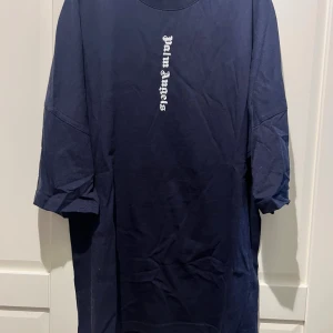 Palm Angels tshirt - Aldrig använd. Modellen med längre ärmar.