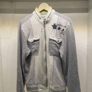 Y2K ENERGIE ZIP - Har små fläckar på insidan som inte syns, har ej testat ta bort.