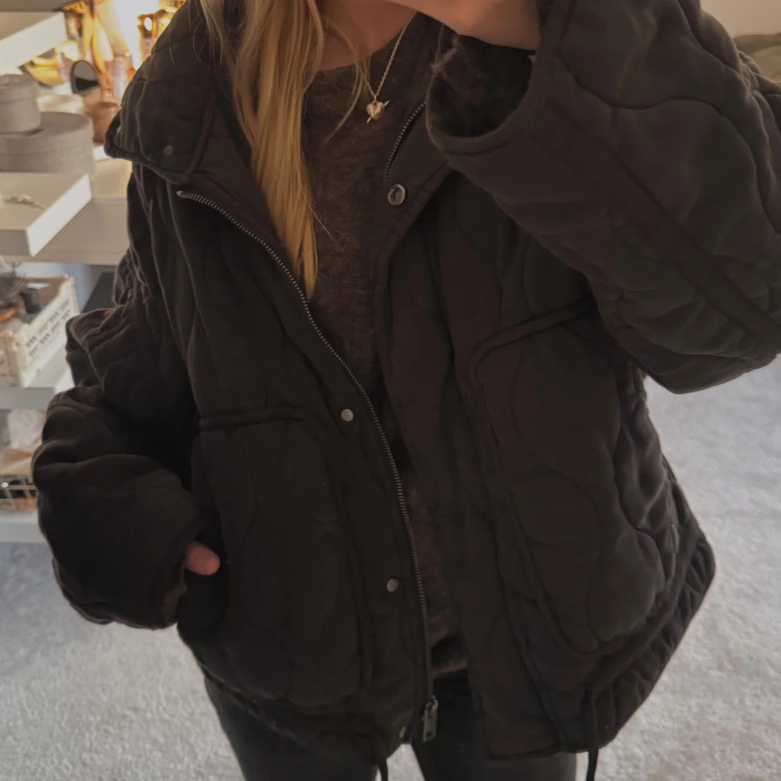 Quiltad mörkgrå jacka från Zara - 2